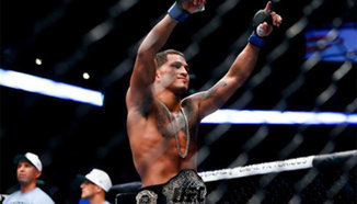 Anthony Pettis е контузил коляното си по време на двубоя