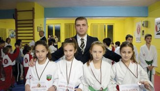 Над 50 деца участваха в общинско първенство по карате в Свищов
