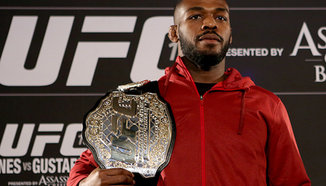 Jon Jones срещу Anthony Johnson в UFC 187