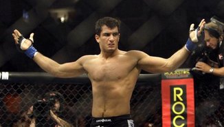 Gegard Mousasi срещу Costas Philippou през май