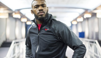 Jon Jones търсен от полицията, двубоят му с Johnson в опасност