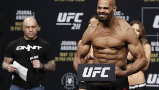 David Branch нокаутира Thiago Santos в първия рунд