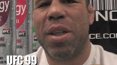 Wanderlei Silva подписва за UFC 99