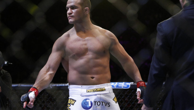 Junior dos Santos е готов да свали Mark Hunt на земята, ако нещата в стойка 'загрубеят'
