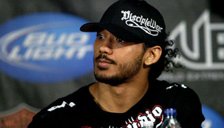Benson Henderson ще се бия с Gilbert Melendez дори в задния му двор