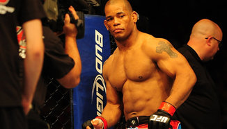 Hector Lombard ще работи съвместно с диетолога Mike Dolce