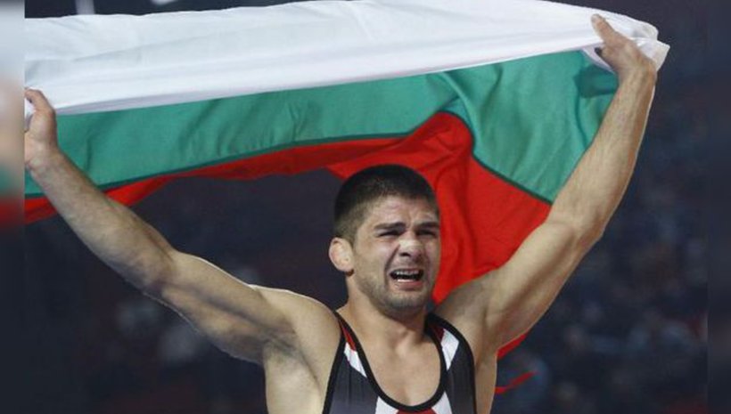 Парламентът посрещна с аплодисменти световния шампион Иво Ангелов