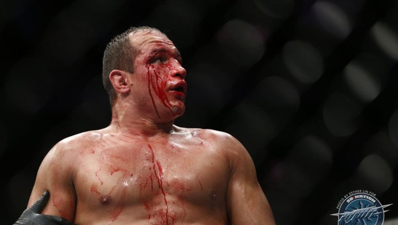 Junior dos Santos се прибра в Бразилия с 11 шева