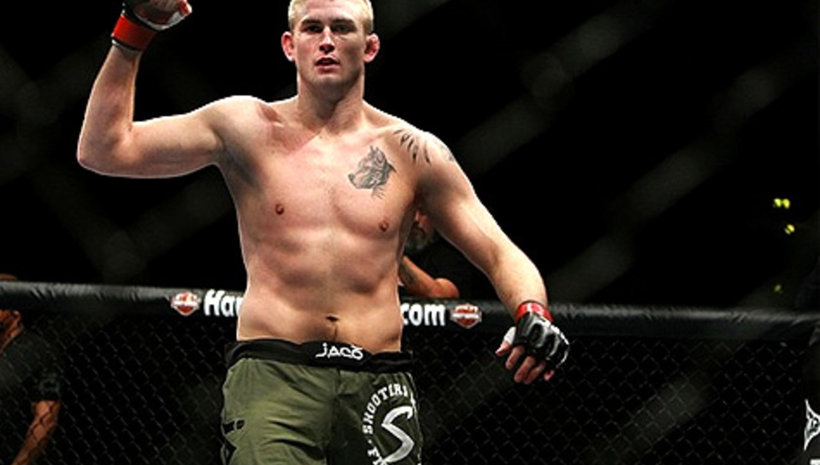 Alexander Gustafsson срещу Antonio Rogerio Nogueira през март