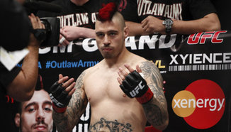 Ако не подпише с UFC, Dan Hardy започва с муай тай