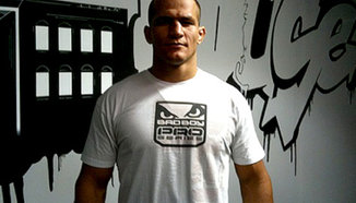 Junior dos Santos напусна отбора на Nogueira