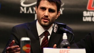 Carlos Condit е скъсал менискус