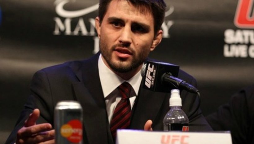 Carlos Condit е скъсал менискус