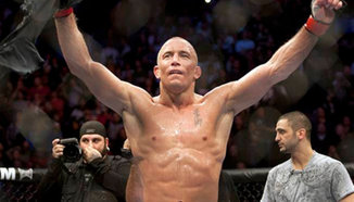 Georges St. Pierre се заигра с Hendricks