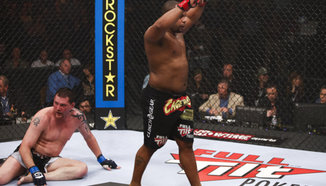 Cormier срещу Cavalcante евентуално в UFC 175