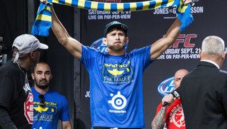 Gustafsson към Jones: Бъди мъж, спри да ми бягаш