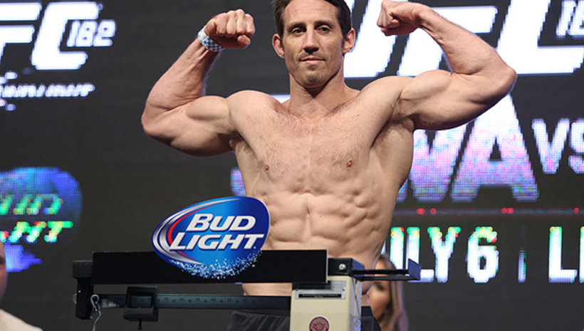 Tim Kennedy обмисля сваляне на категорията, за да се бие с Lawler