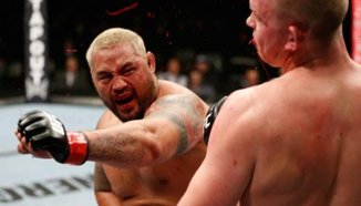 Mark Hunt по-тежък с 9 килограма преди двубоя с Roy Nelson