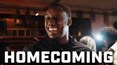 Мори Крома носи пояса у дома