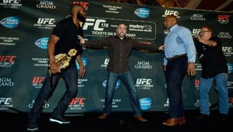 Страхотно видео за двубоя между Cormier и Jones