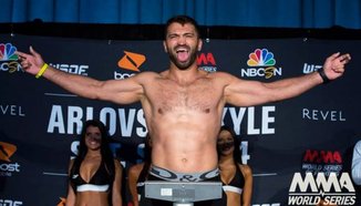 Andrei Arlovski оперира рамото си