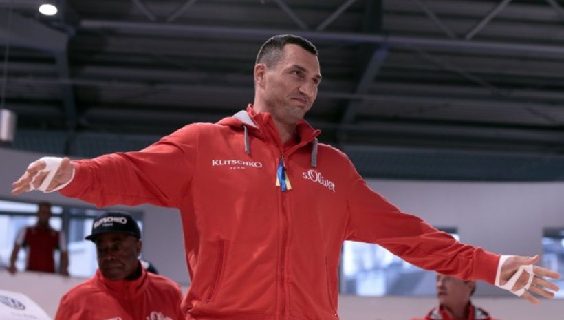 Боксови треньори: Кличко има слаба брада 