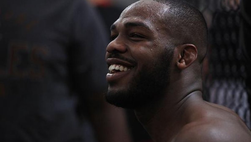 Jon Jones показа по-добри умения в борбата и убедително победи Олимпийския боец Daniel Cormier
