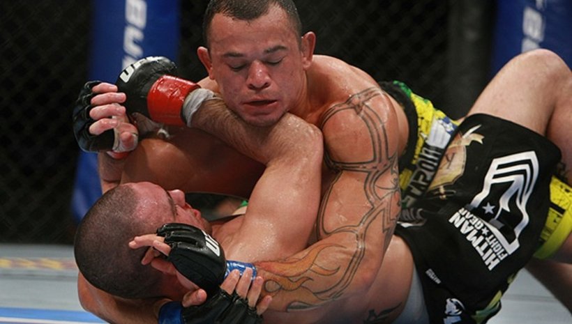 Gleison Tibau зоби и урината му свети в тъмното