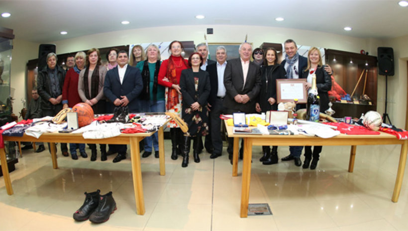 Назарян дари олимпийското си трико на Музея на спорта