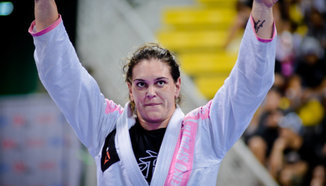 Gabi Garcia се бори с Wanderlei Silva и Marcelo