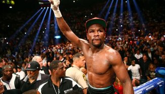 Floyd тренира въпреки сцепена устна и травмирани ръце