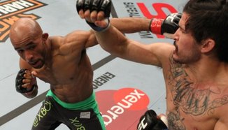 Demetrous Johnson каза, че ще победи Mayweather за 15 секунди