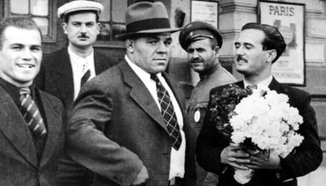 Биография на Дан Колов