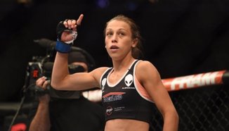 Jedrzejczyk подписа с Reebok