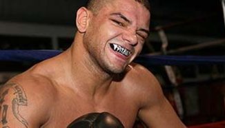 Thiago Alves срещу Ricardo Almeida в преговори