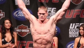 Todd Duffee срещу Mike Russow в UFC 114