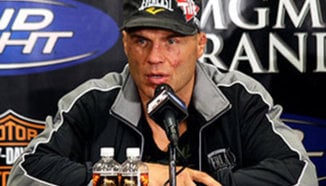 Randy Couture ще продължи напред в полу-тежката