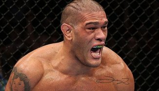 На Bigfoot Silva му се е наложило да сваля килограми, за да влезе в тежката категория