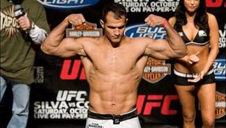 Junior Dos Santos готви изненади и на земята