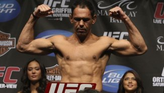 Antonio Rogerio Nogueira срещу Ryan Bader в UFC 119 