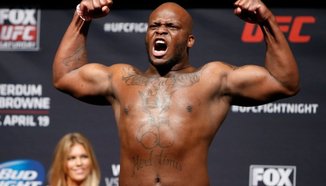 Derrick Lewis тренира здраво за Tybura