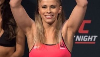 Paige VanZant тренира със счупена ръка