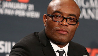 Anderson Silva танцува облечен като жена