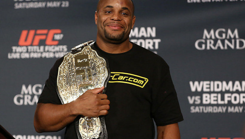 Кhabib Nurmagomedov сподели как Daniel Cormier се надъхва преди битката с Oezdemir