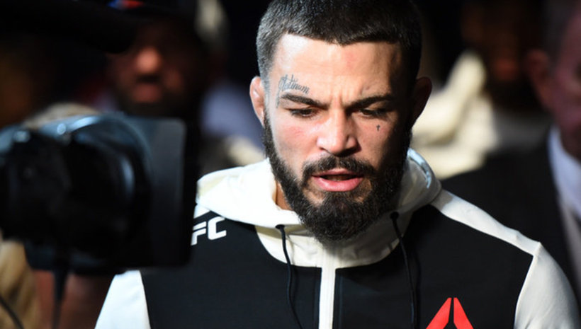 Mike Perry се утешава с парите