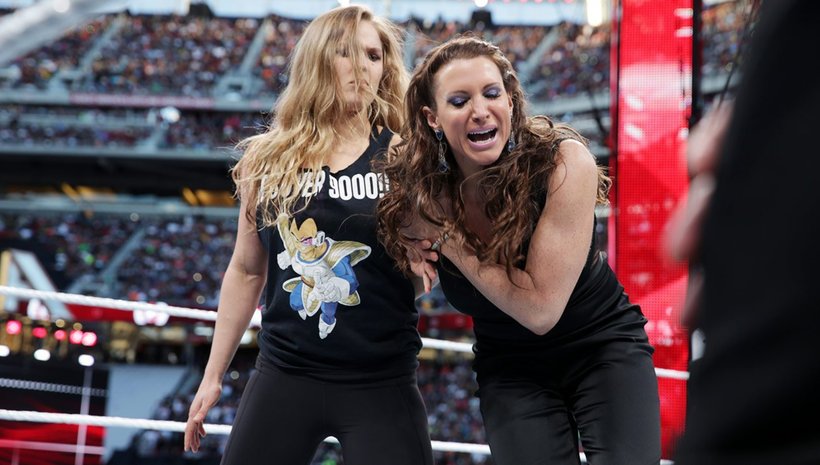 Ronda Rousey тръшна Stephanie McMahon