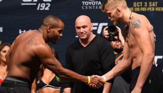 Alexander Gustafsson: Daniel Cormier няма какво да губи срещу Stipe Miocic