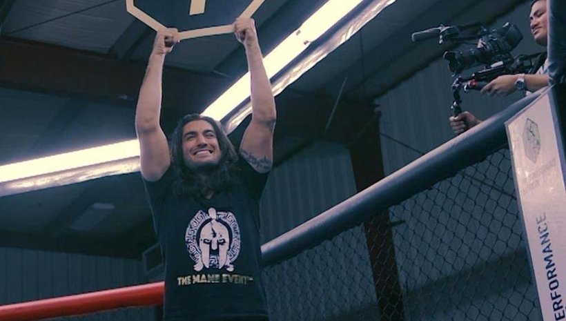 Elias Theodorou дебютира като ринг момче