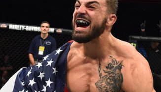 Mike Perry осъзнал, че удря здраво по време на кръчмарски бой