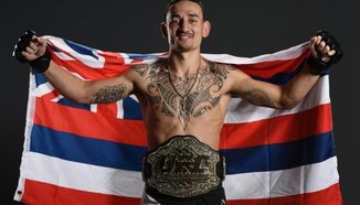 Max Holloway се филмира преди битката с Khabib Nurmagomedov